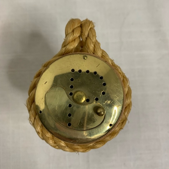 VINTAGE | Wood Salt and Pepper Shakers from the Bahamas. - Picture 10 of 13